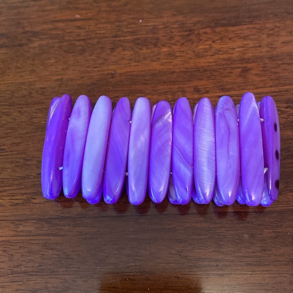 Mother of Pearl (seashells) Purple Colored Stretch Bracket - Picture 2 of 7